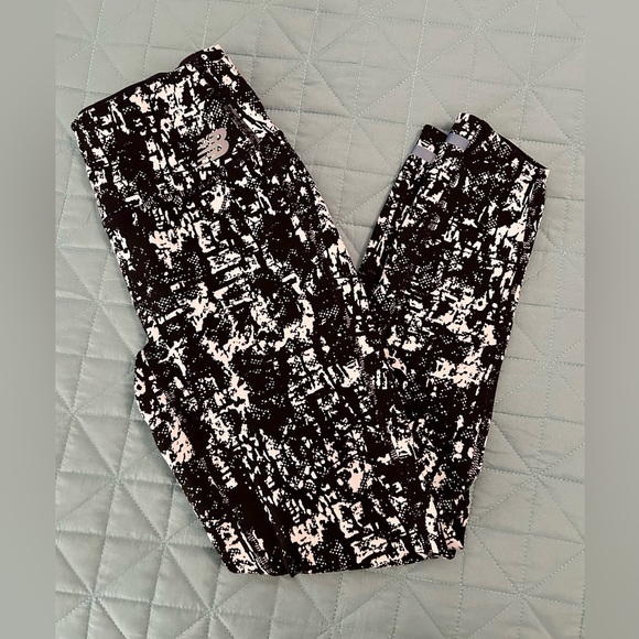 New Balance Women’s Jogging Pants - Picture 2 of 11